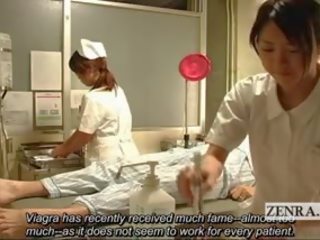 Felirattal nők ruhában, férfiak meztelen japán ápolók kórház faszverés gecilövés